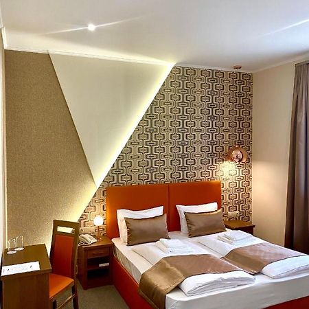 Borostyan Panzio Hotell Kaposvár Exteriör bild