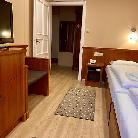 Borostyan Panzio Hotell Kaposvár Exteriör bild