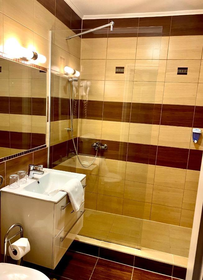 Borostyan Panzio Hotell Kaposvár Exteriör bild
