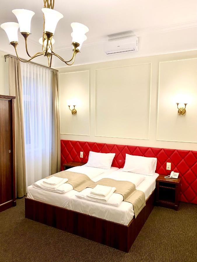Borostyan Panzio Hotell Kaposvár Exteriör bild