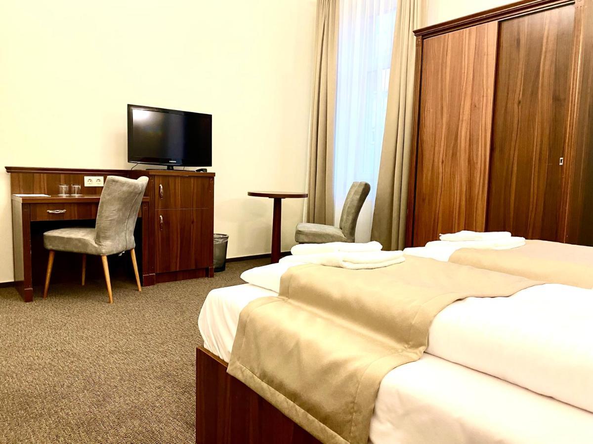 Borostyan Panzio Hotell Kaposvár Exteriör bild