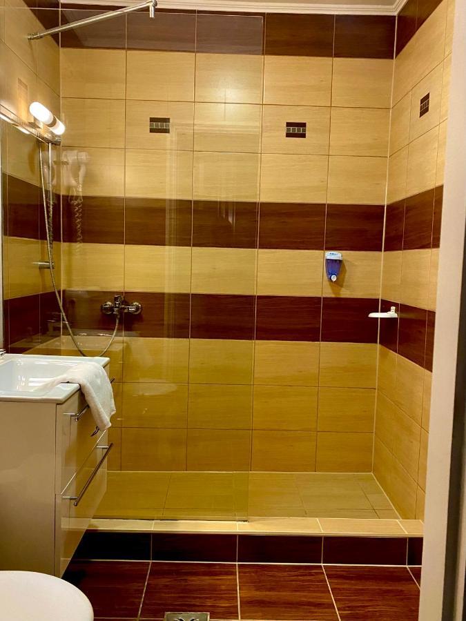 Borostyan Panzio Hotell Kaposvár Exteriör bild