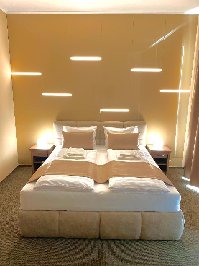 Borostyan Panzio Hotell Kaposvár Exteriör bild