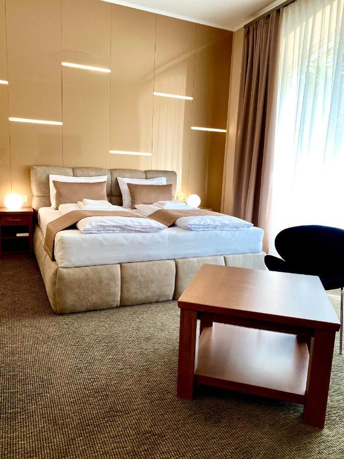 Borostyan Panzio Hotell Kaposvár Exteriör bild