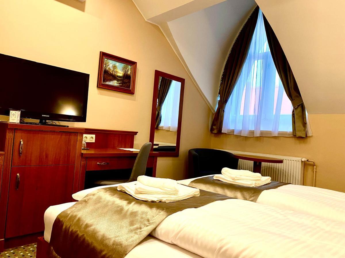 Borostyan Panzio Hotell Kaposvár Exteriör bild