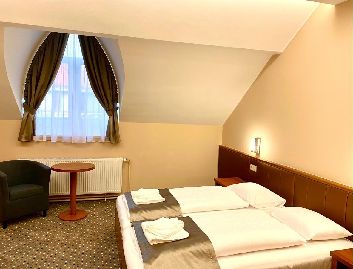 Borostyan Panzio Hotell Kaposvár Exteriör bild