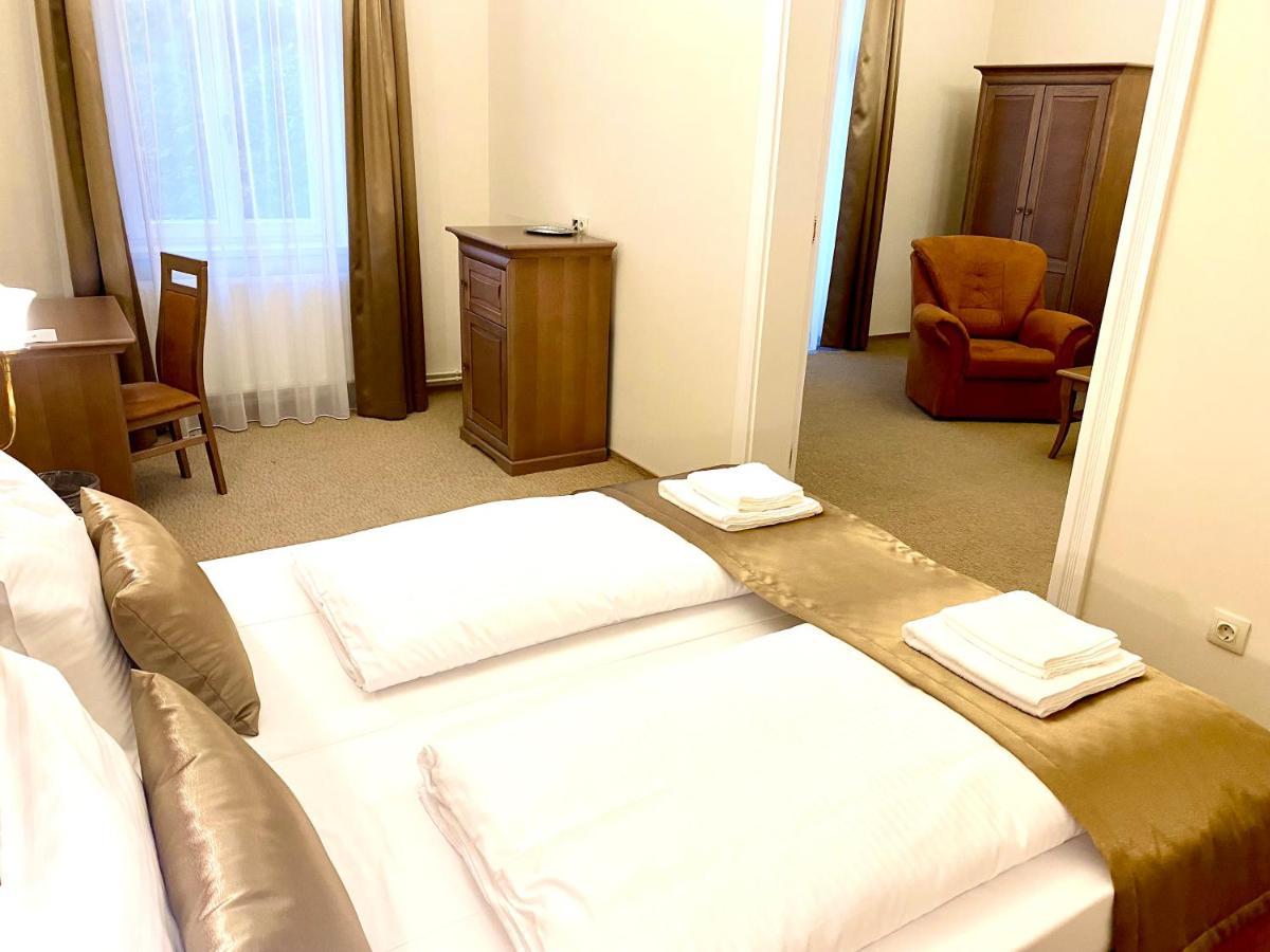 Borostyan Panzio Hotell Kaposvár Exteriör bild