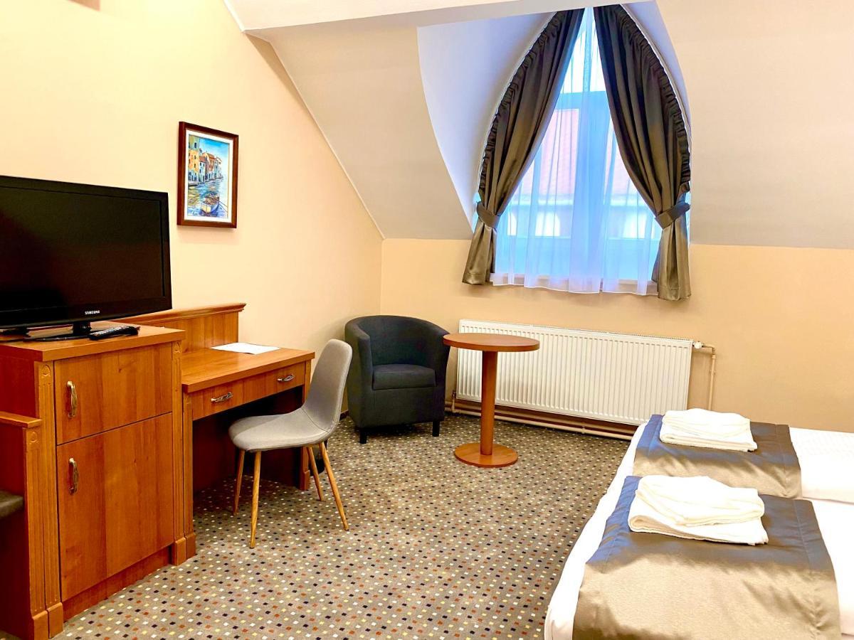 Borostyan Panzio Hotell Kaposvár Exteriör bild