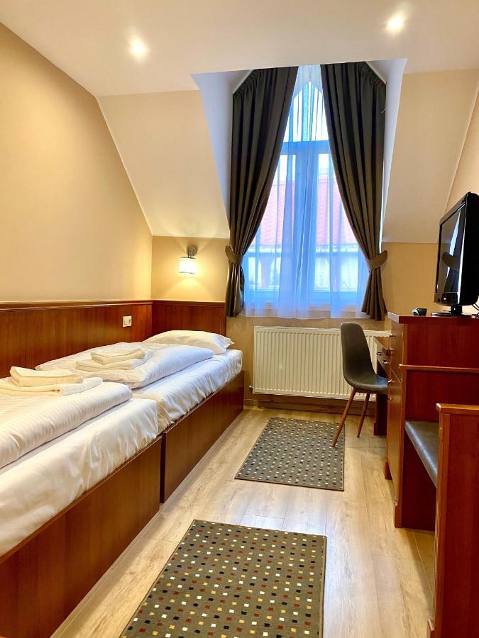 Borostyan Panzio Hotell Kaposvár Exteriör bild